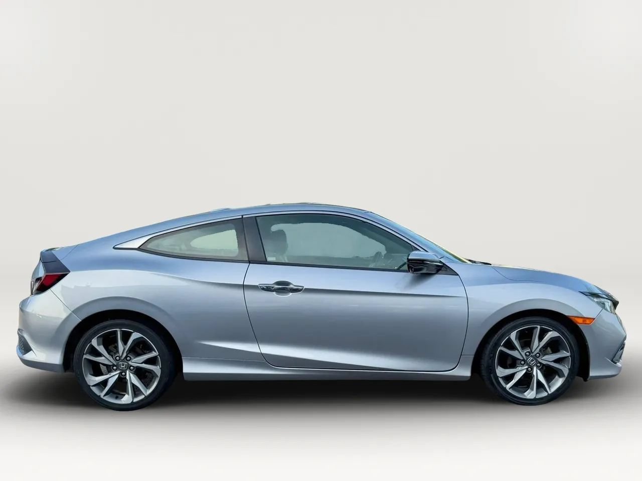 Used 2019 Honda Civic Touring image 9