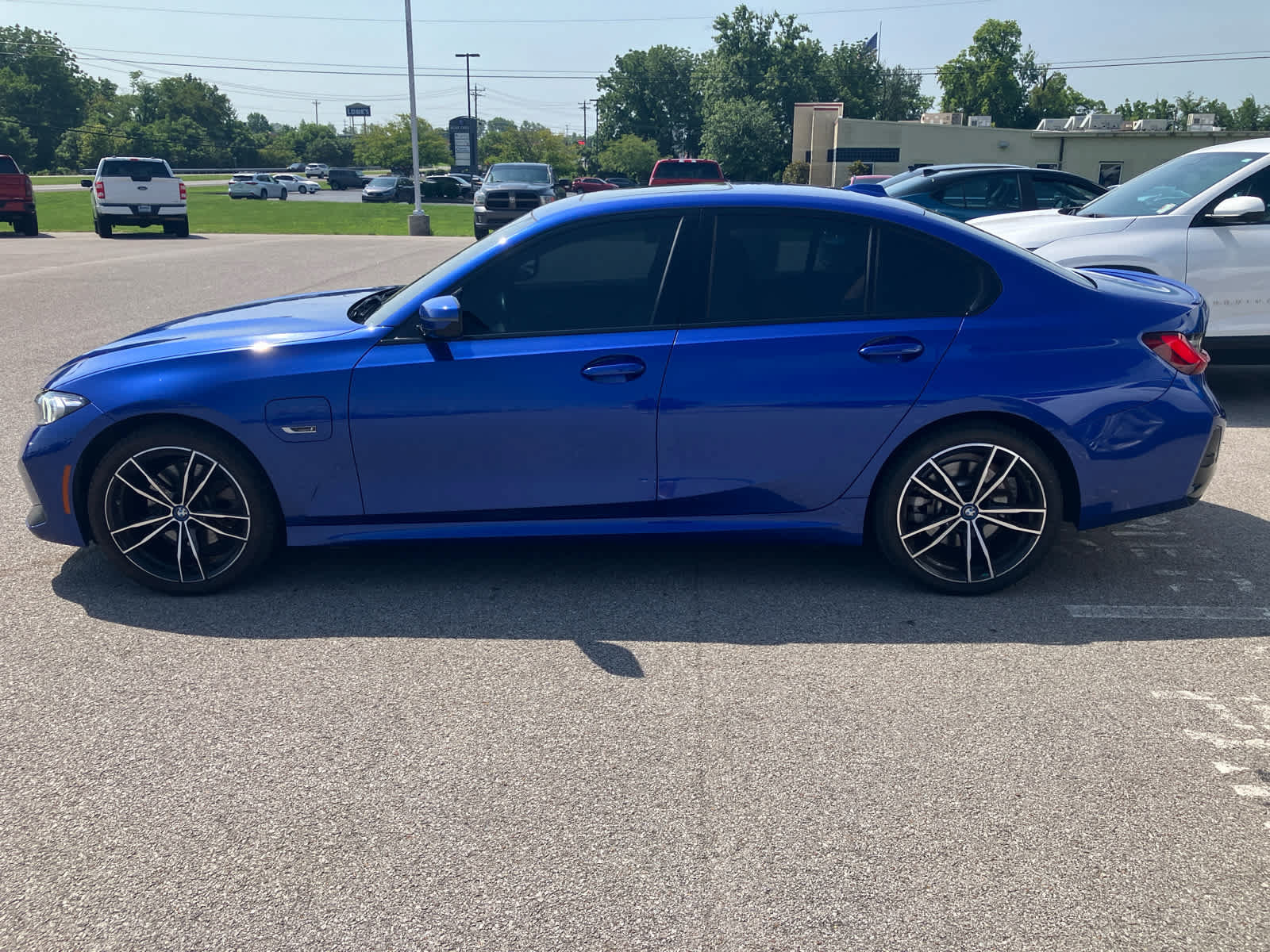 Used 2023 BMW 330e w/ M Sport Package RWD image 4
