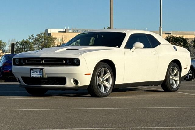 Used 2016 Dodge Challenger SXT image 8