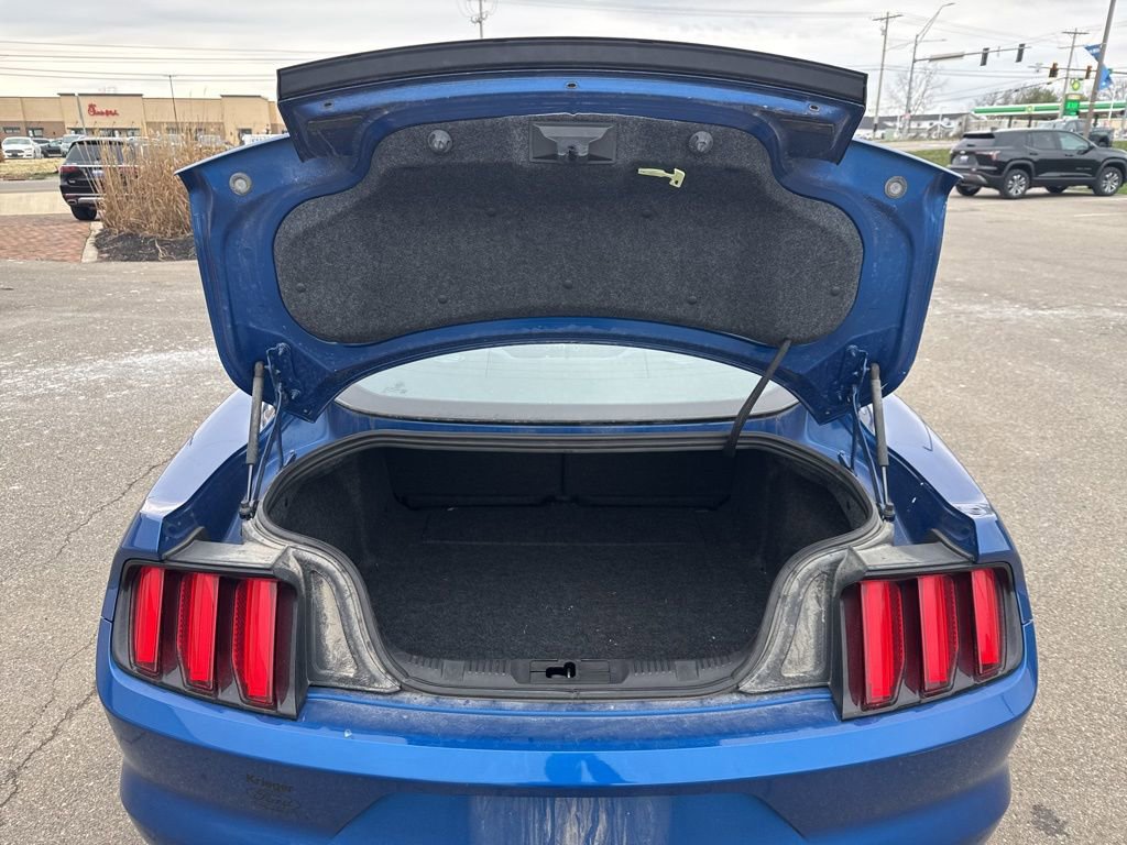 Used 2017 Ford Mustang EcoBoost image 8