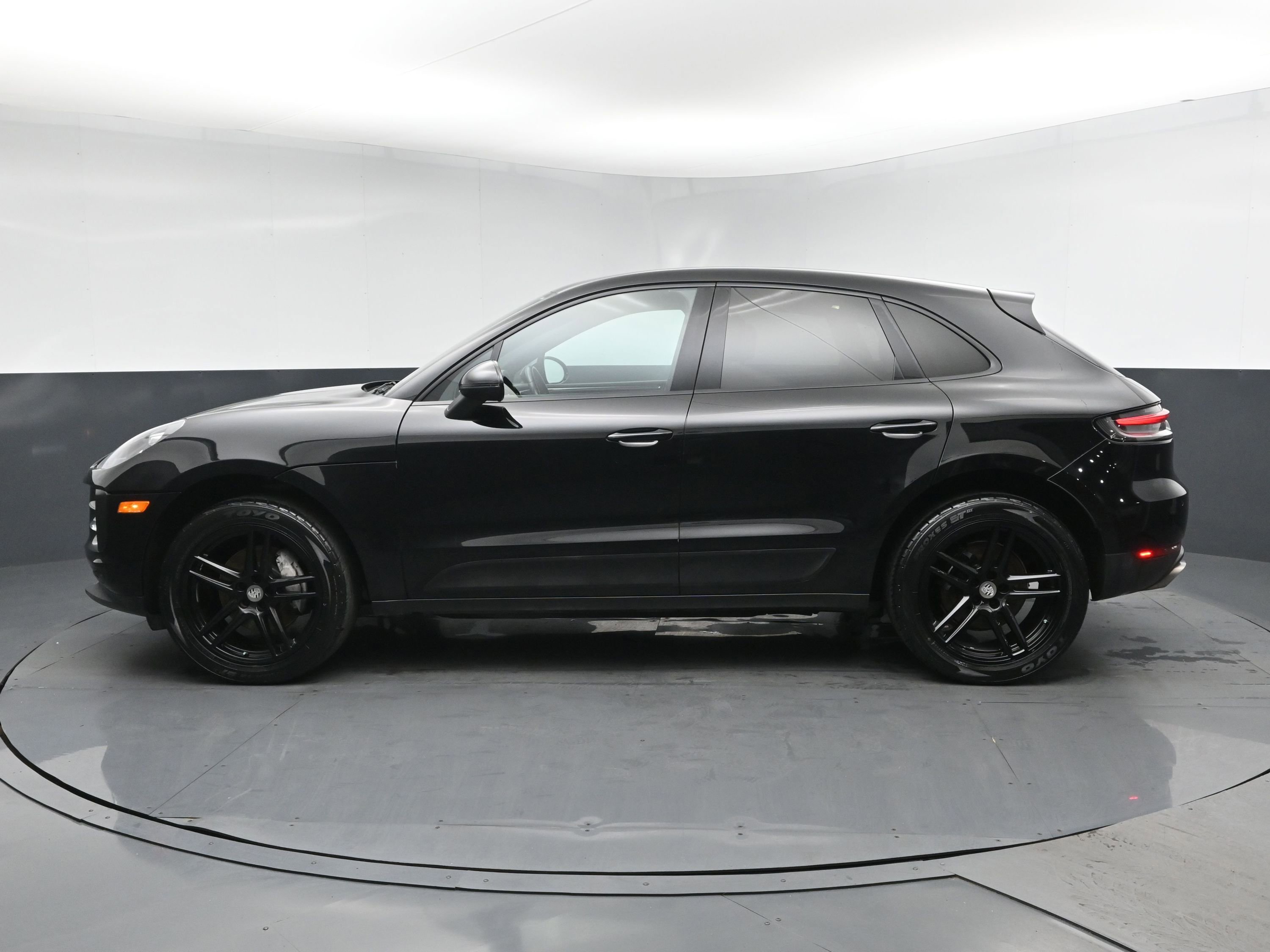 Used 2019 Porsche Macan AWD/4WD image 4