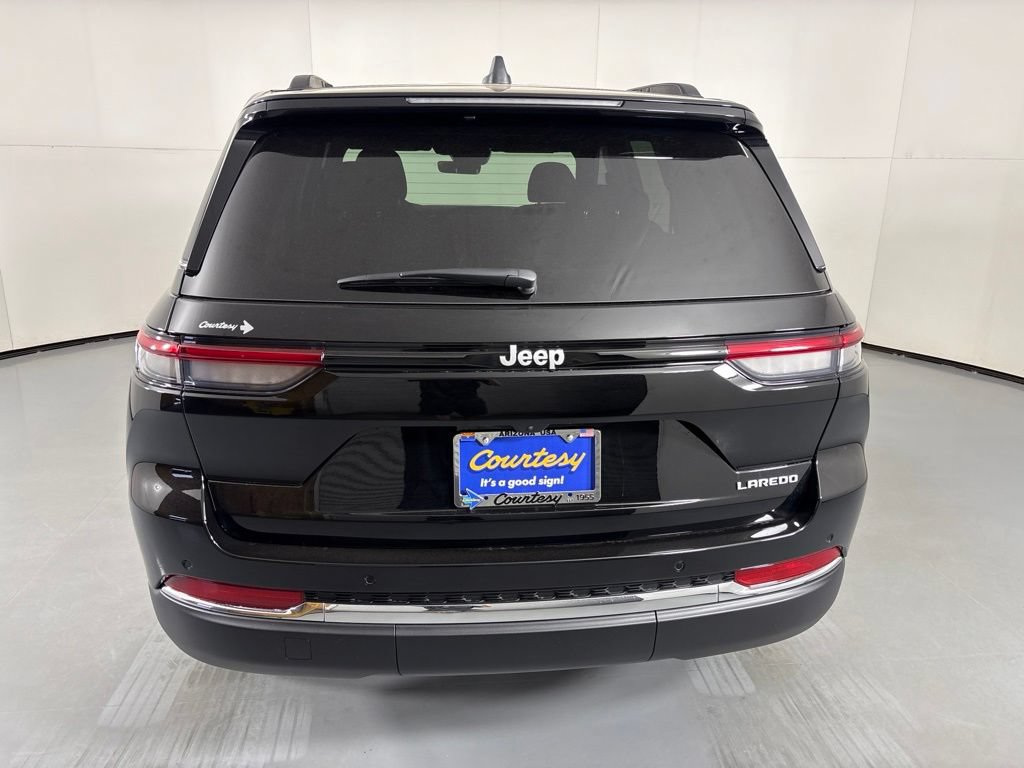 New 2026 Jeep Grand Cherokee Laredo RWD image 7