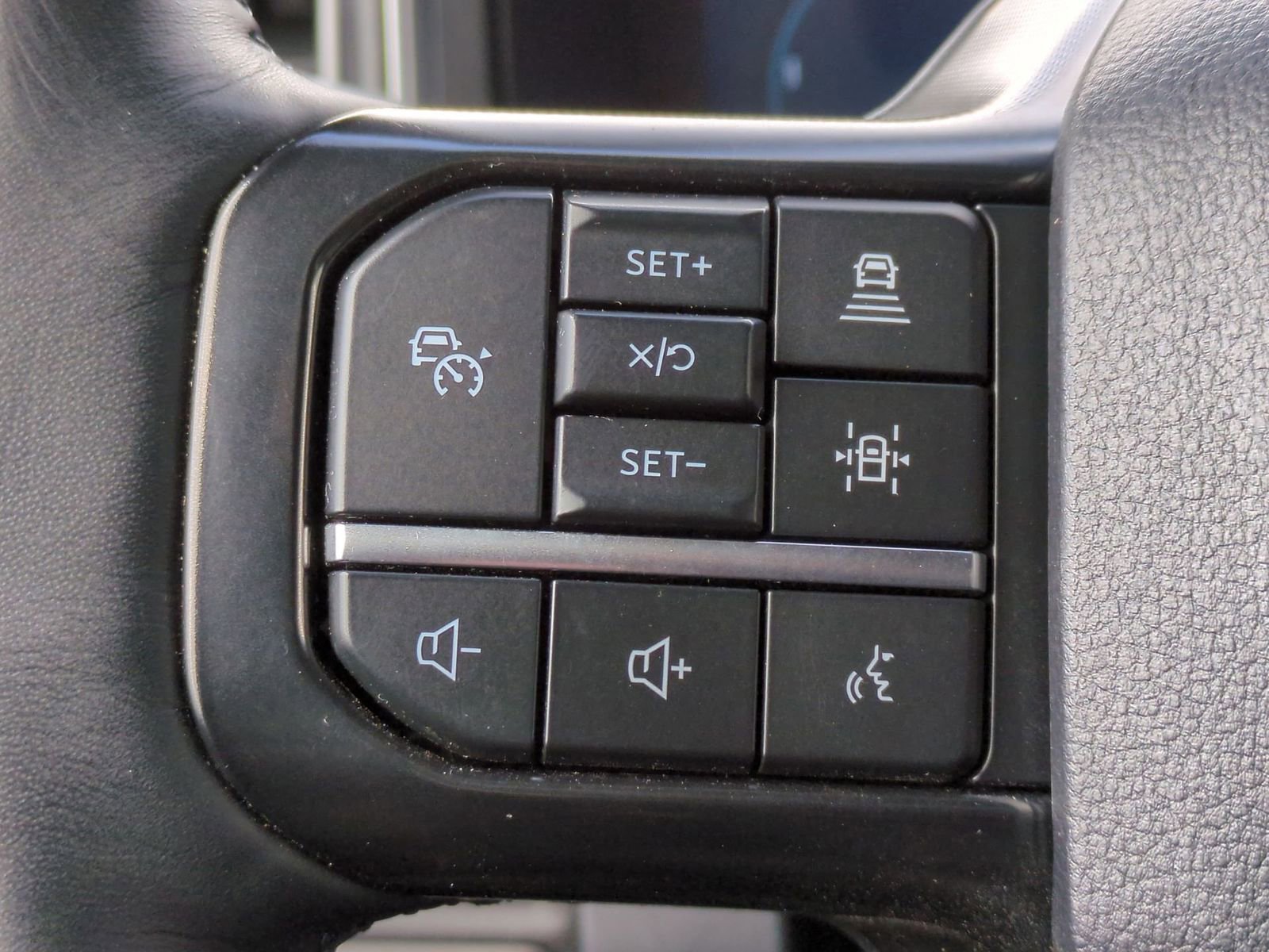 Used 2025 Ford F350 Platinum w/ FX4 Off-Road Package image 31