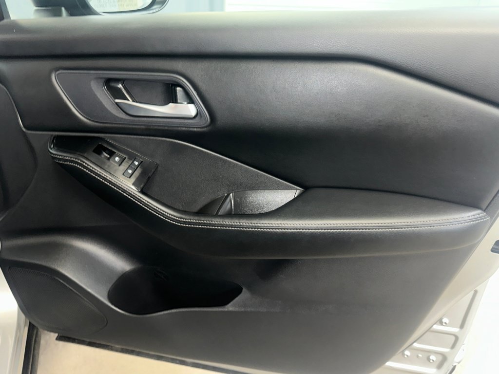 Used 2024 Nissan Rogue SV AWD/4WD image 29