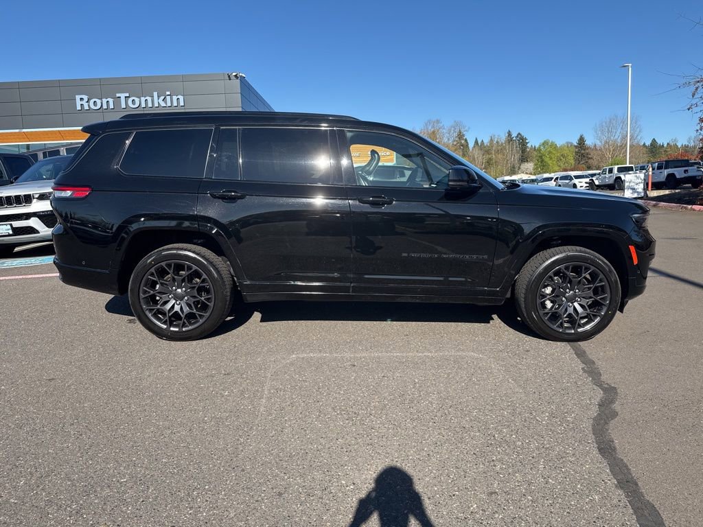 Used 2024 Jeep Grand Cherokee L Summit w/ Advanced Protech Group IV AWD/4WD image 8