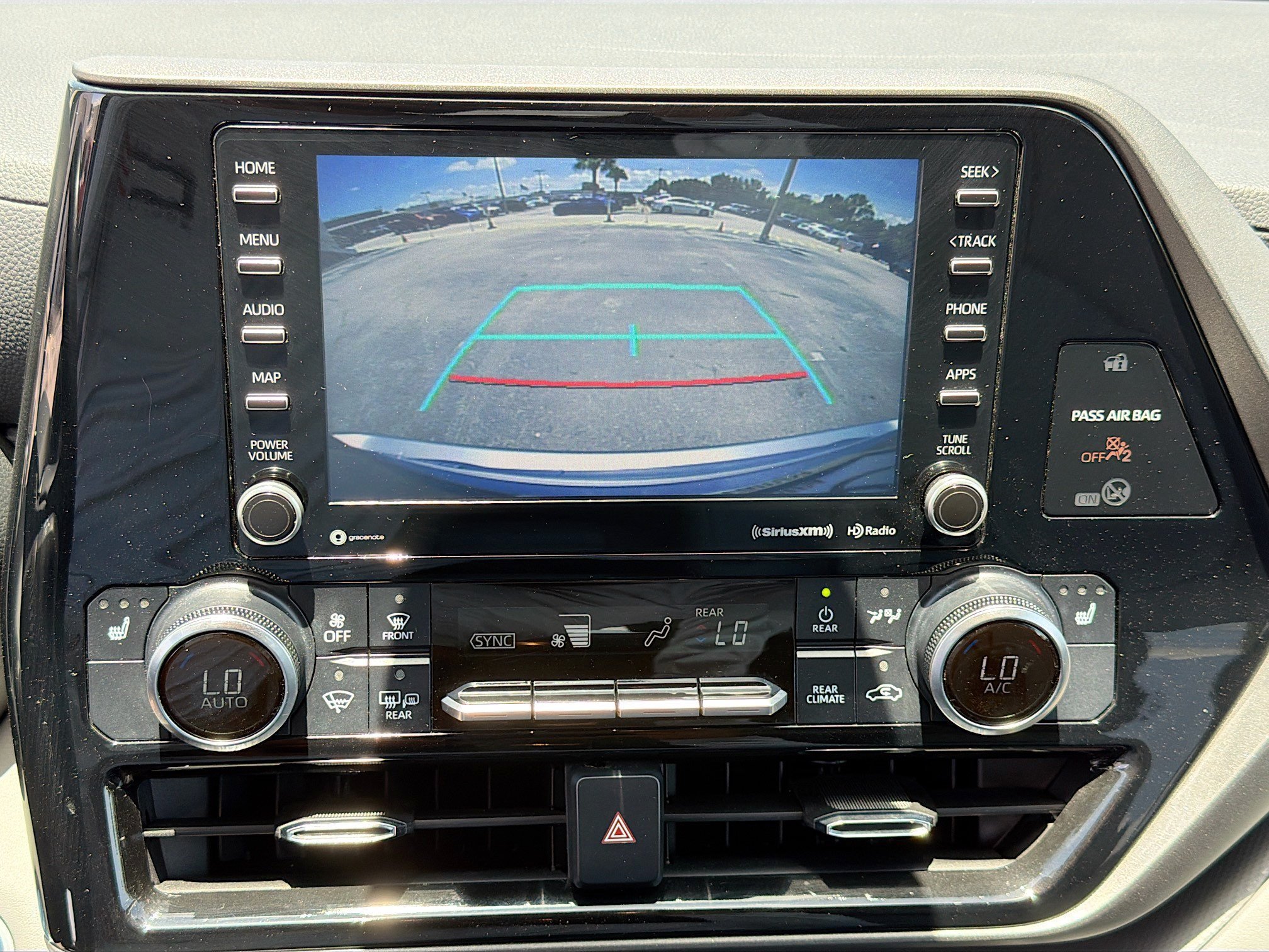 Used 2021 Toyota Highlander XLE AWD/4WD image 33