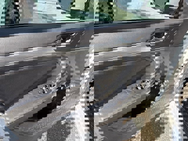 Certified 2023 Volkswagen Jetta SE w/ Panoramic Sunroof Package image 17