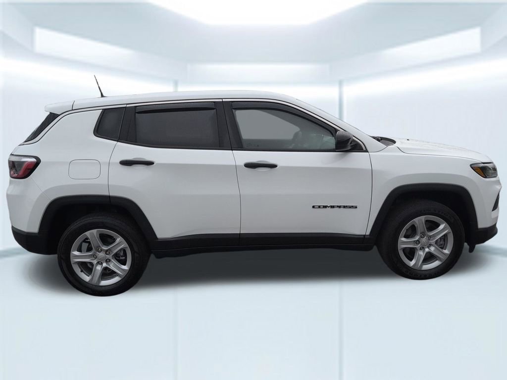 Used 2023 Jeep Compass Sport image 7