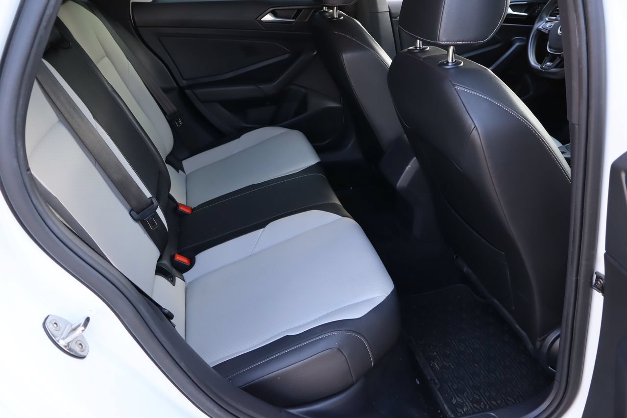 Used 2020 Volkswagen Jetta R-Line FWD image 17