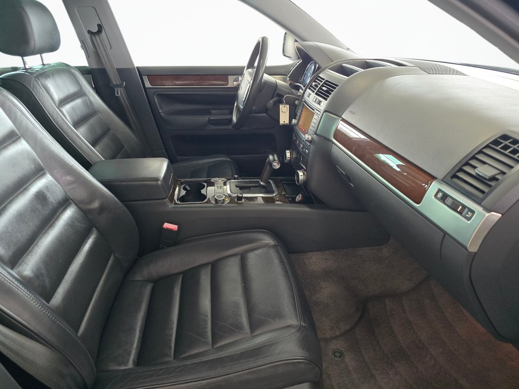 Used 2004 Volkswagen Touareg V8 AWD/4WD image 45