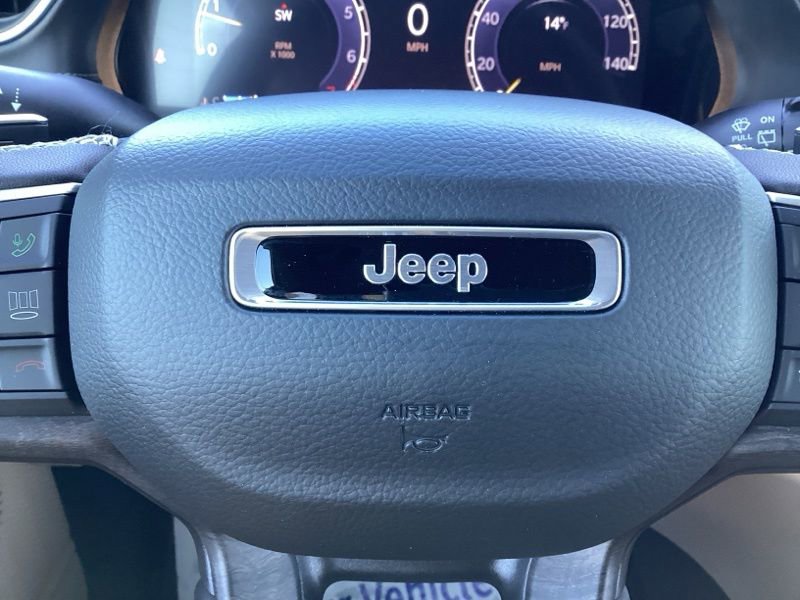 New 2025 Jeep Grand Cherokee L Limited w/ Black Appearance Package AWD/4WD image 34