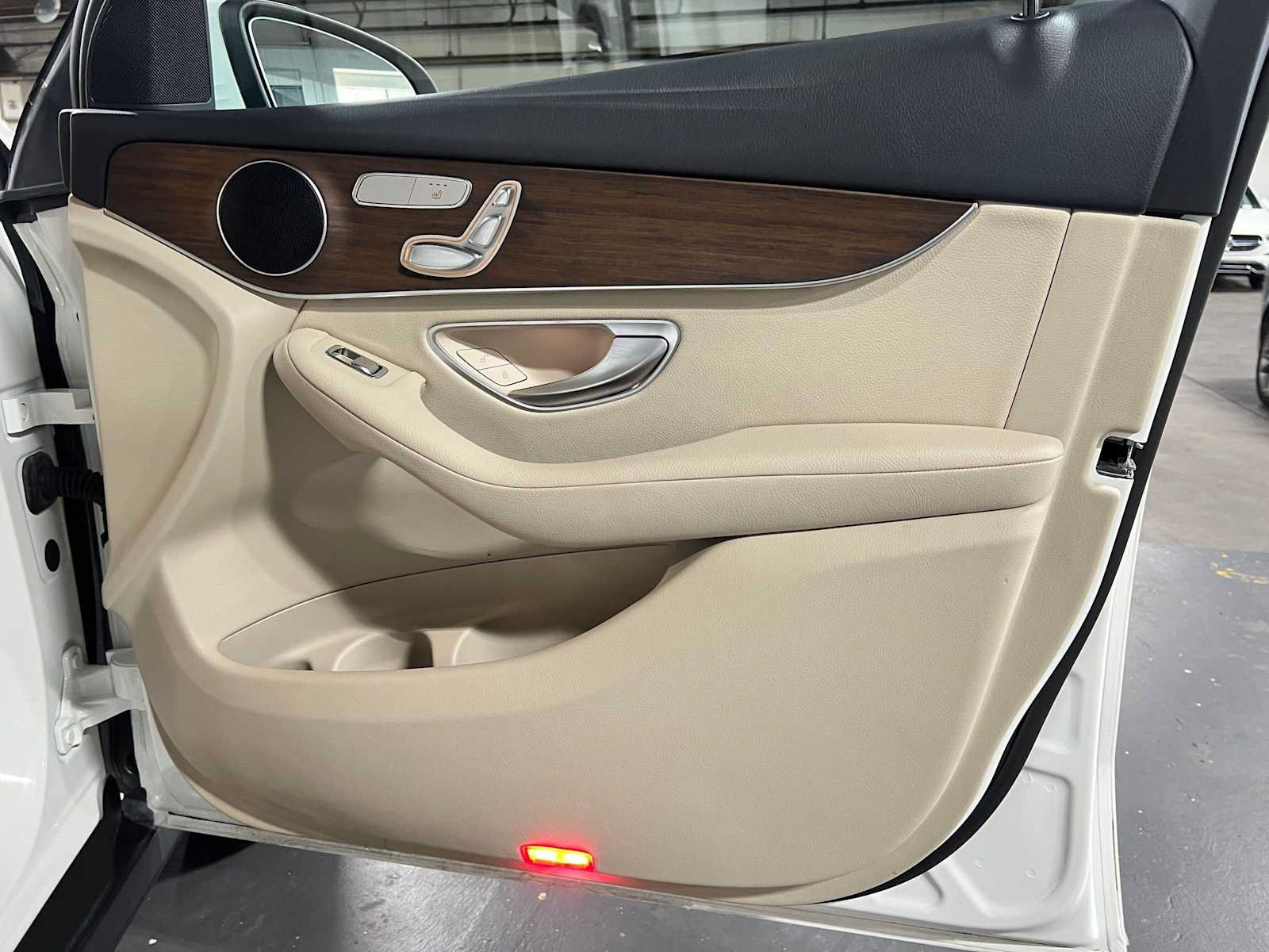 Used 2022 Mercedes-Benz GLC 300 4MATIC image 10