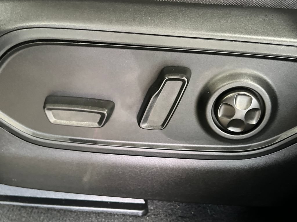 Used 2023 Jeep Grand Cherokee Overland AWD/4WD image 31