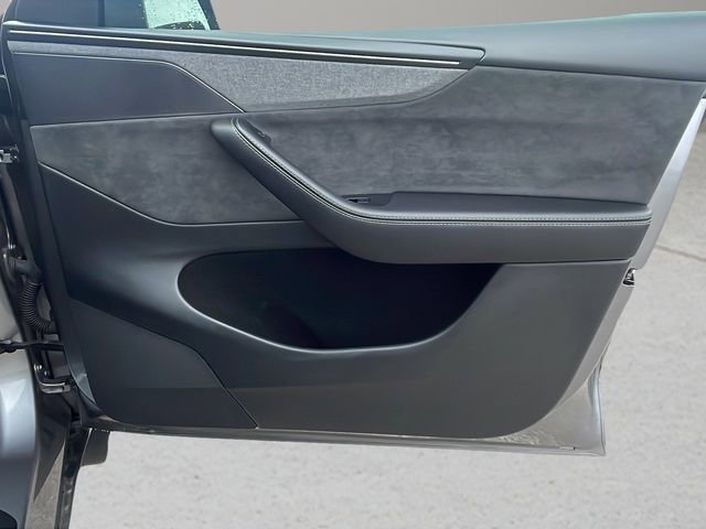 Used 2026 Tesla Model Y Long Range image 13