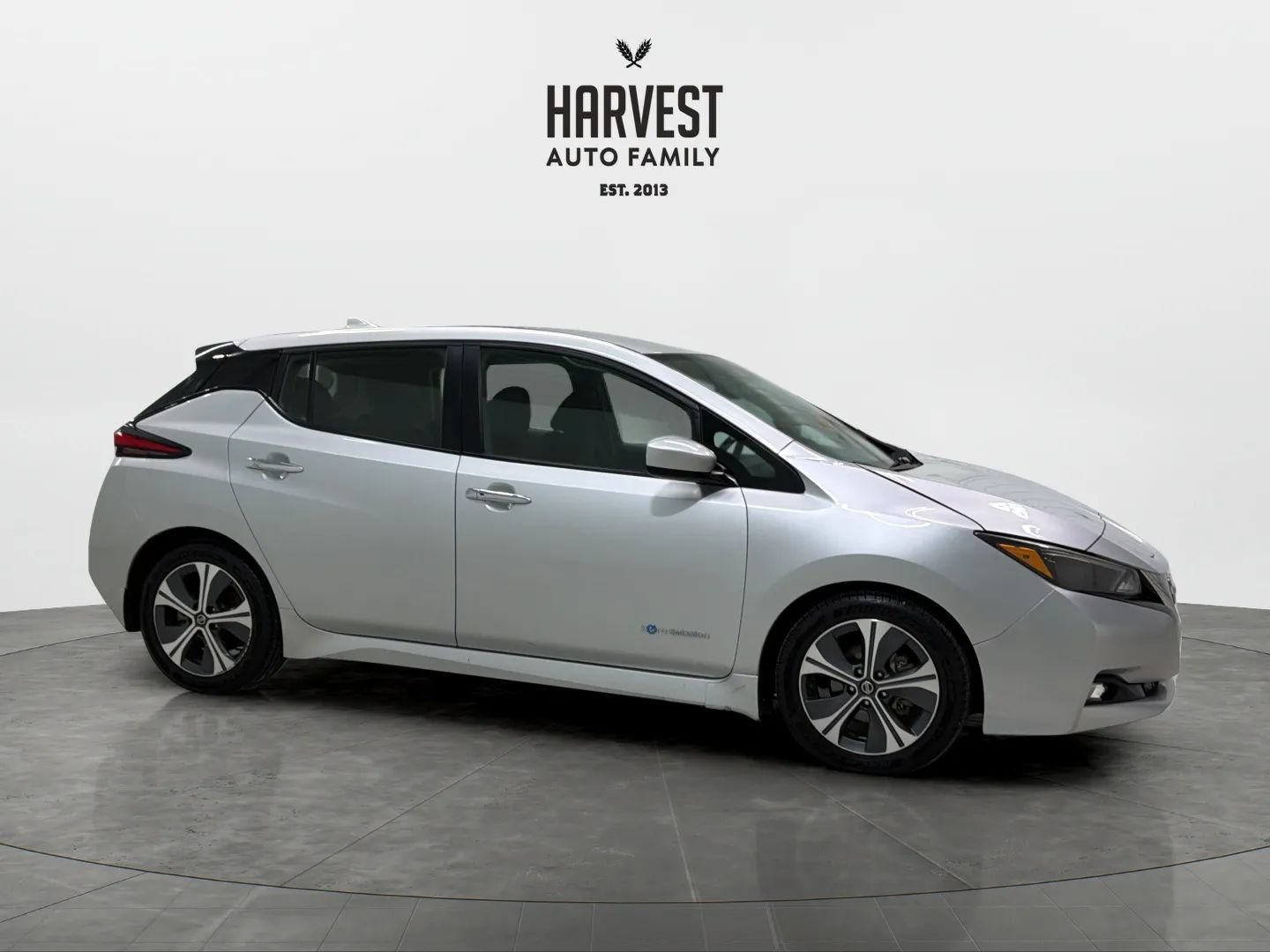 Used 2018 Nissan Leaf SV w/ SV Technology Package FWD image 9