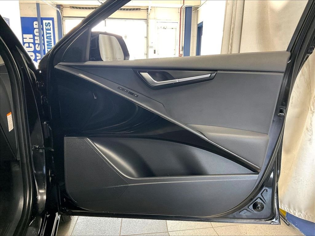 Used 2025 Kia Niro Wind w/ Wind Preserve Package FWD image 12