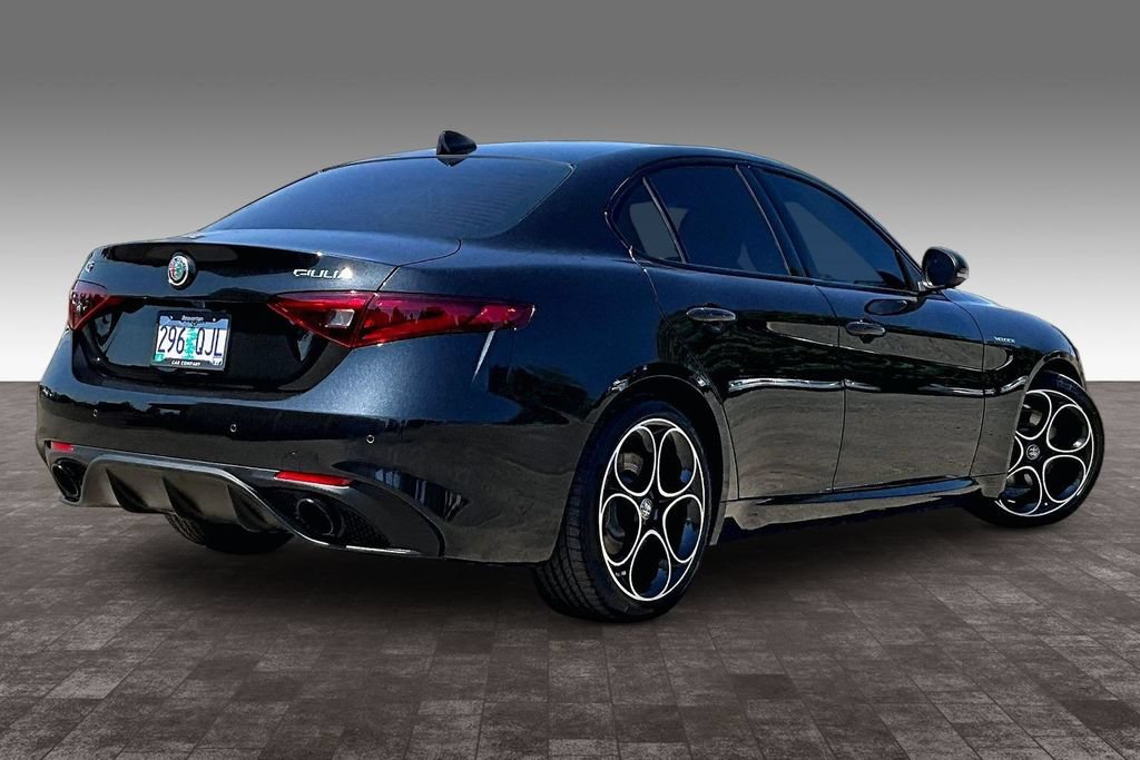 Used 2022 Alfa Romeo Giulia Veloce RWD image 13