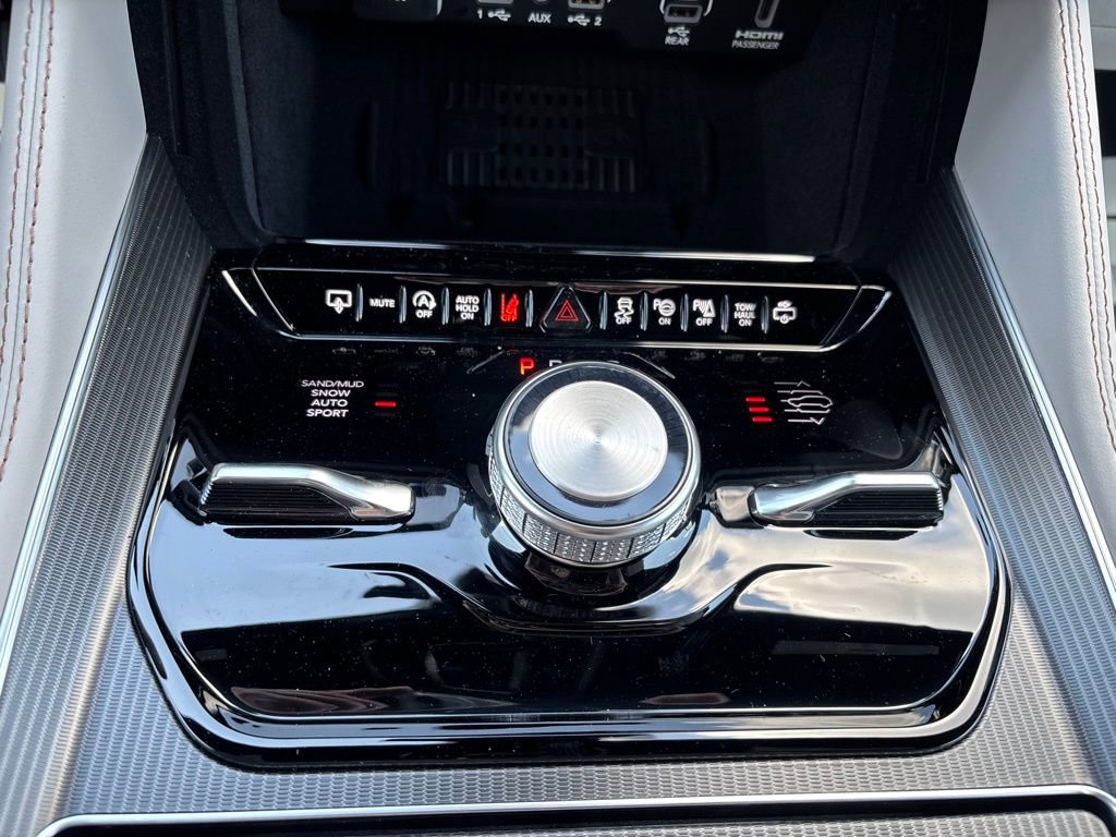 New 2026 Jeep Grand Wagoneer L Summit AWD/4WD image 18