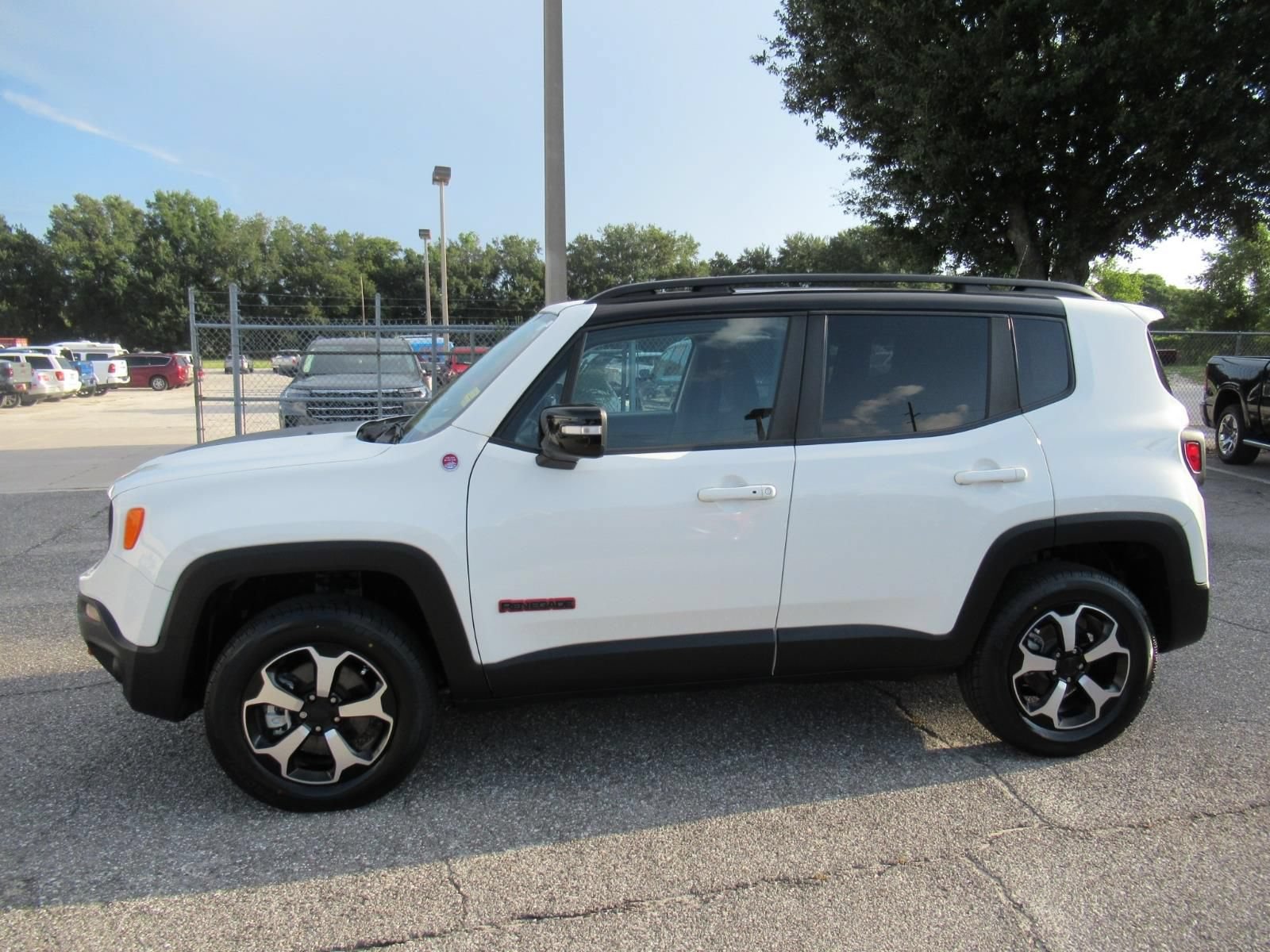 Certified 2022 Jeep Renegade Trailhawk AWD/4WD image 4