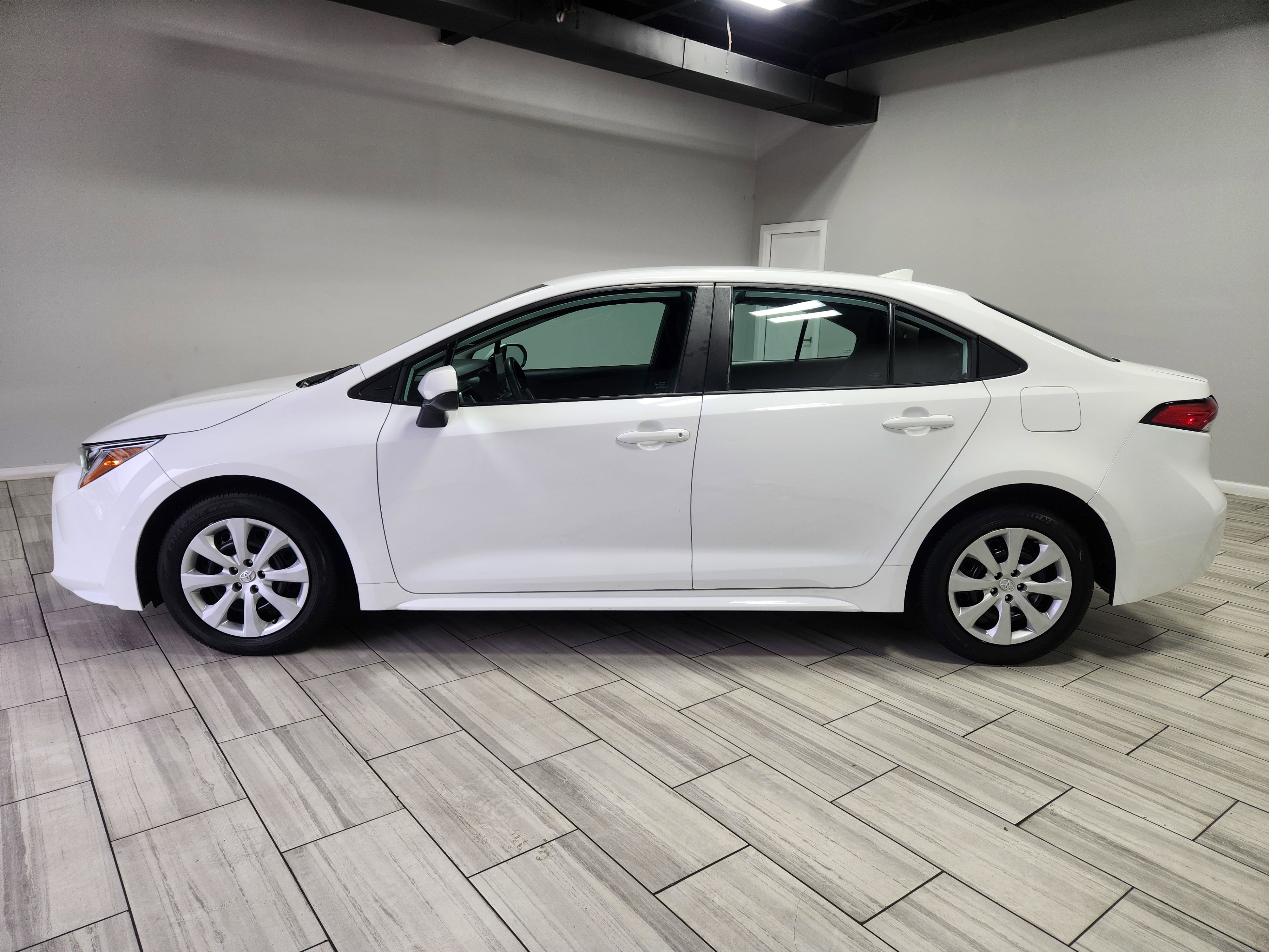 Used 2024 Toyota Corolla LE image 2