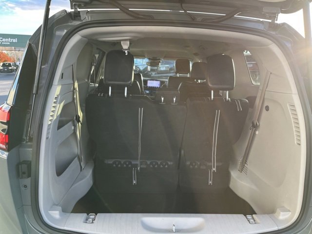 Used 2022 Chrysler Pacifica Touring-L image 41