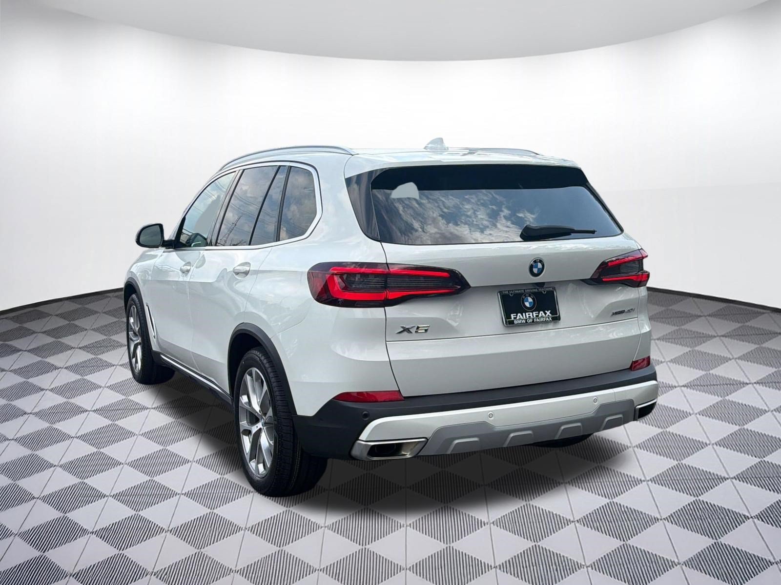 Used 2022 BMW X5 xDrive40i AWD/4WD image 3