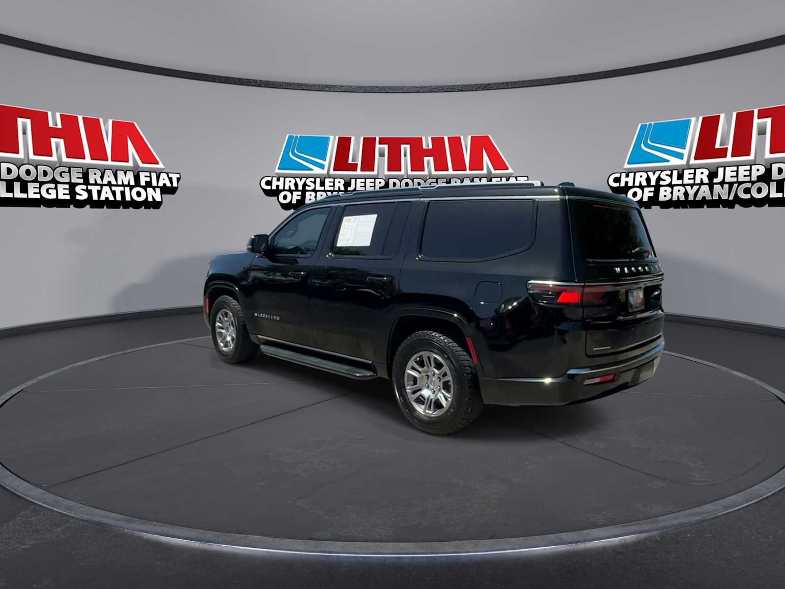 Used 2023 Jeep Wagoneer 4WD image 6