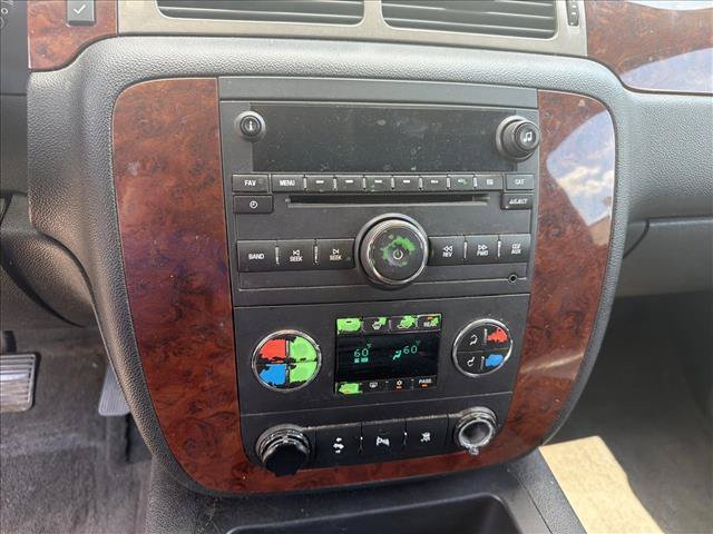 Used 2010 Chevrolet Suburban LT w/ Luxury Package RWD image 13