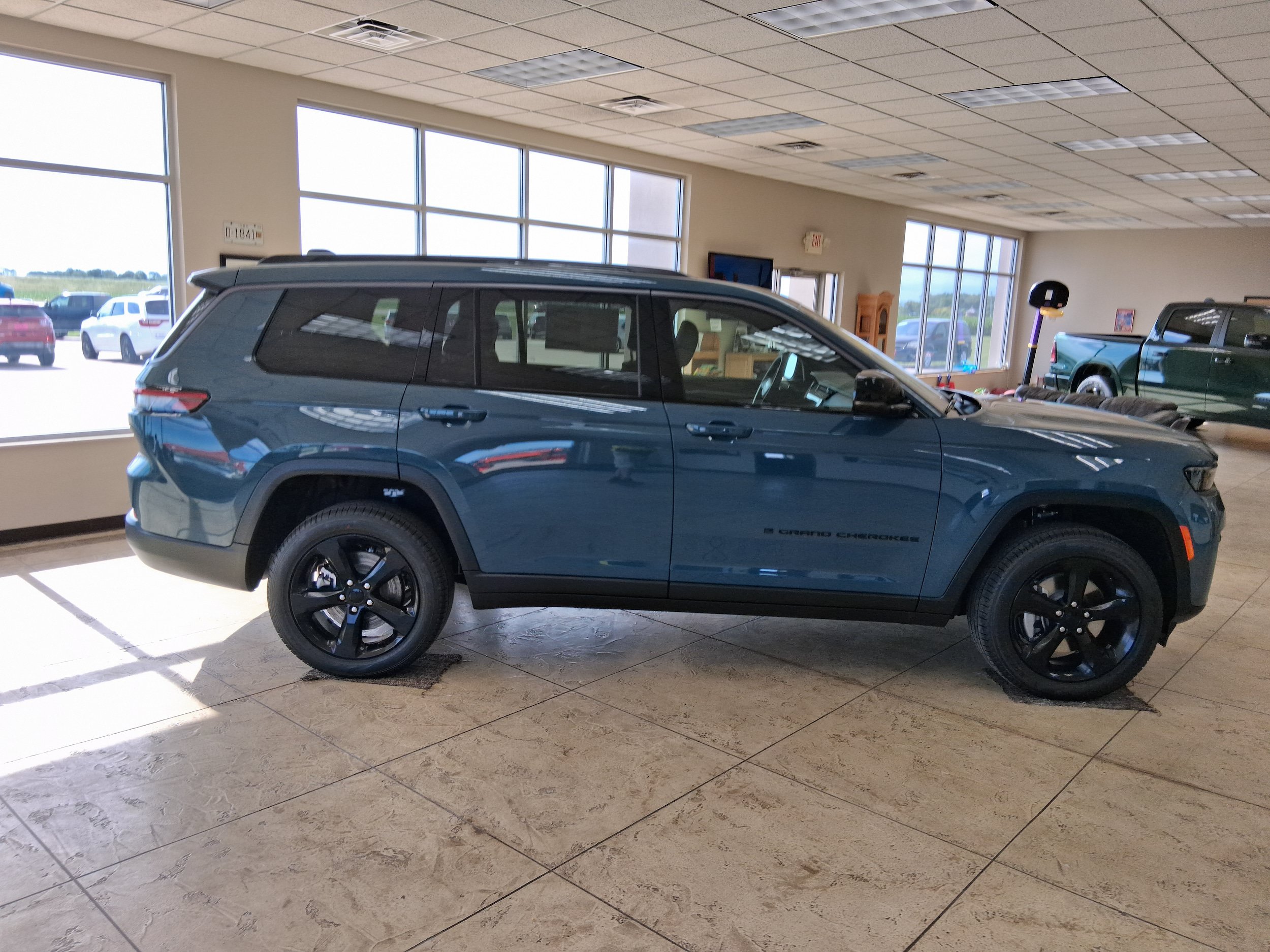 New 2026 Jeep Grand Cherokee L Limited w/ Limited Altitude Package AWD/4WD image 1