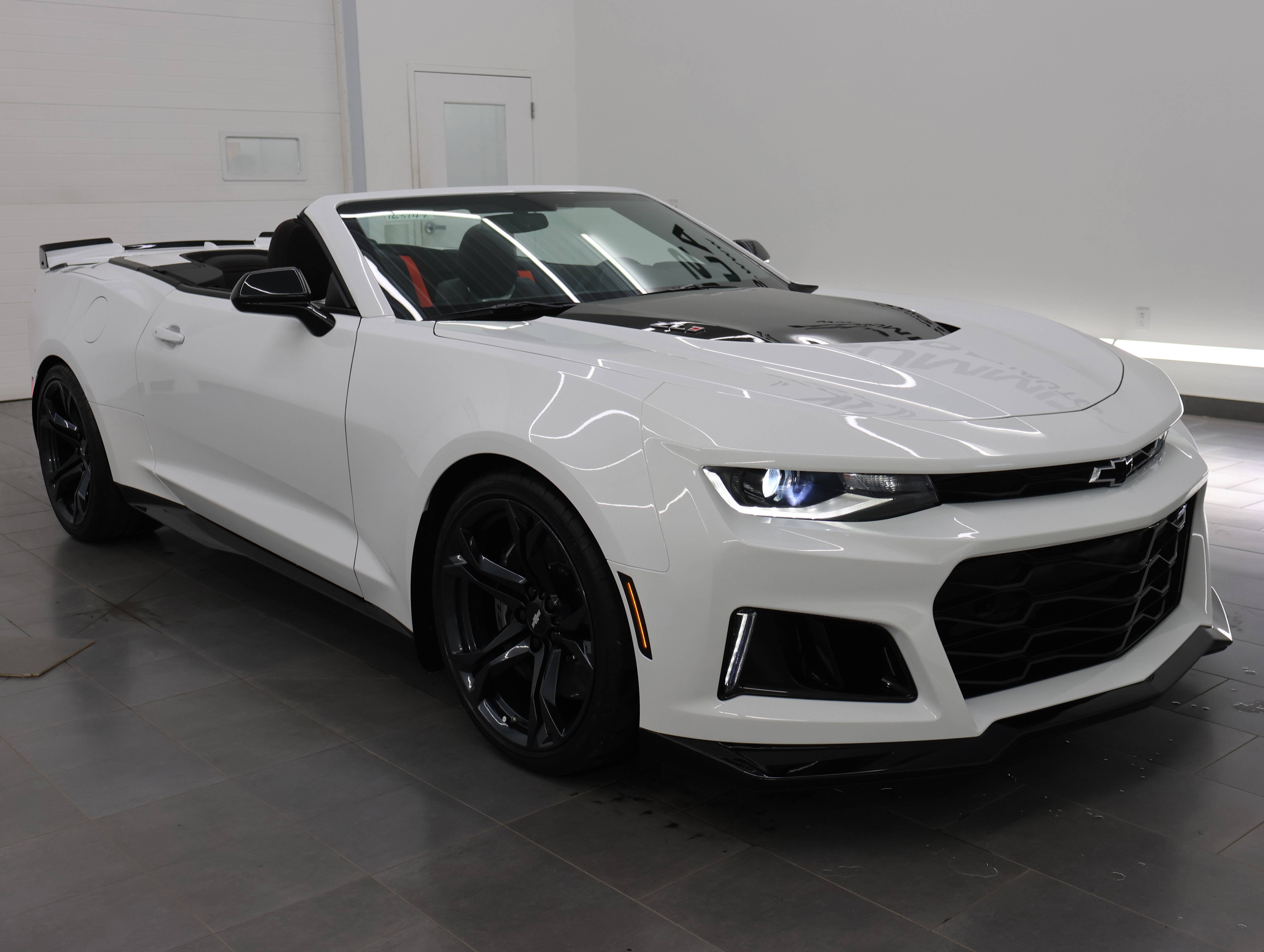Used 2018 Chevrolet Camaro ZL1 RWD image 2
