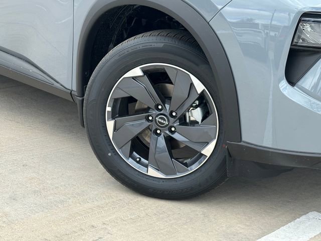 Used 2026 Nissan Rogue SV image 2