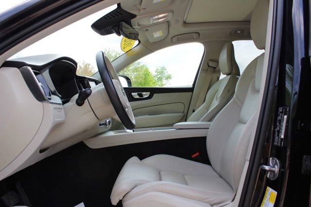 Certified 2023 Volvo XC60 T8 Ultimate w/ Climate Package AWD/4WD image 24
