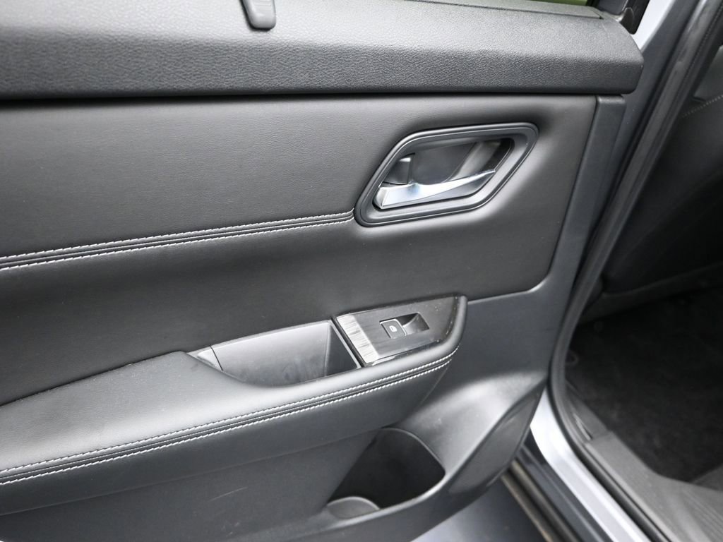 Used 2024 Nissan Rogue SL w/ SL Premium Package image 16