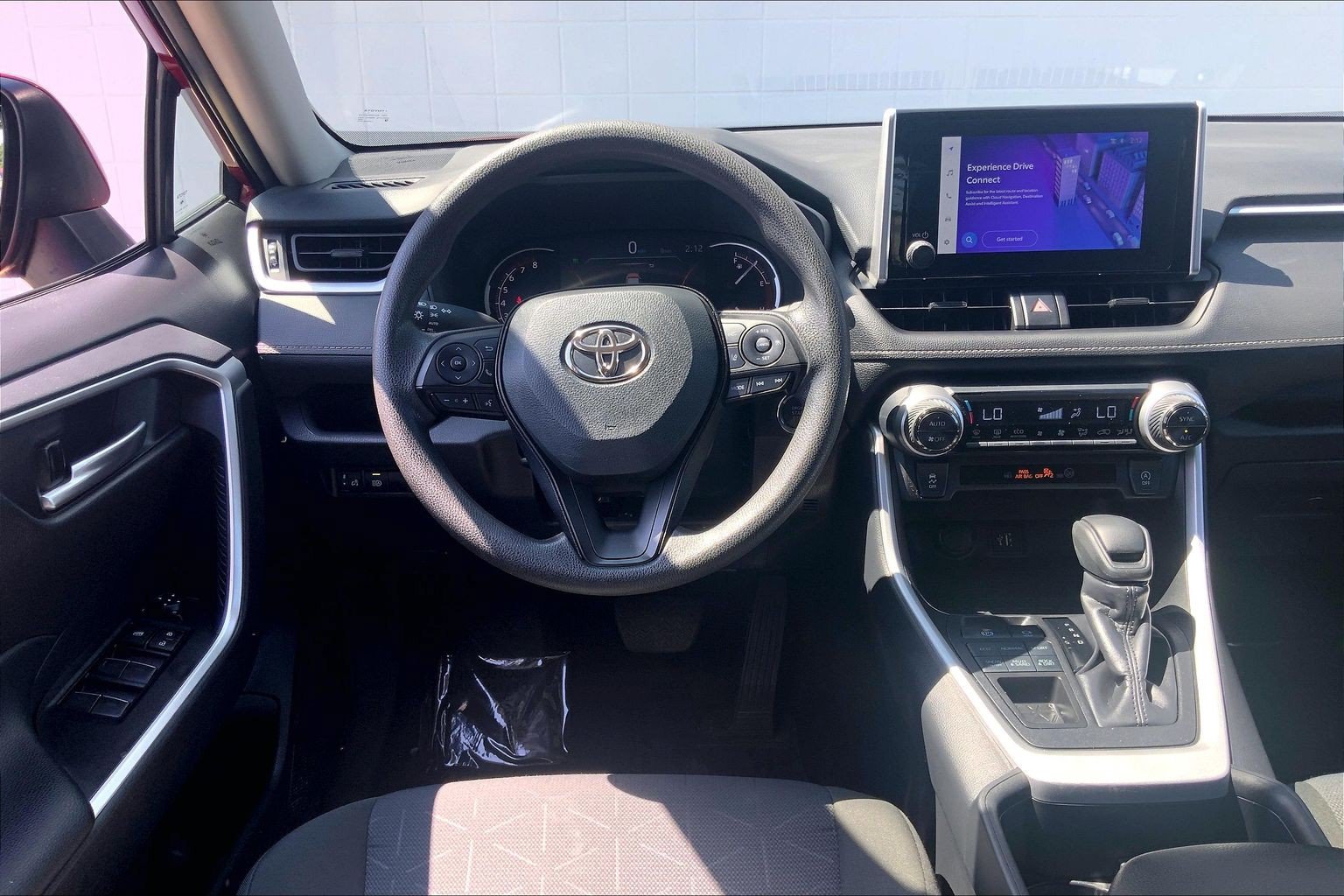 Used 2025 Toyota RAV4 XLE AWD/4WD image 6