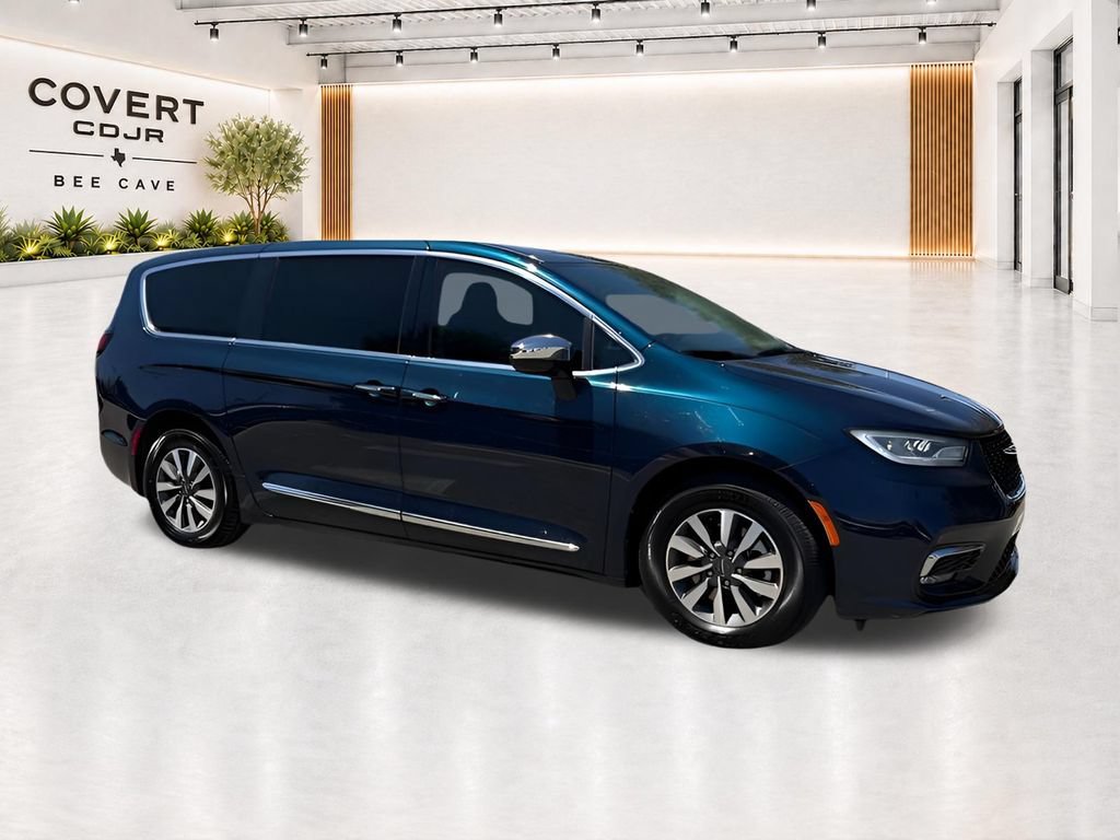 Used 2023 Chrysler Pacifica Limited FWD image 18