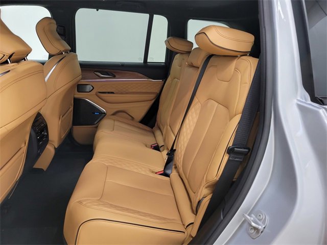 New 2025 Jeep Grand Cherokee Summit image 16