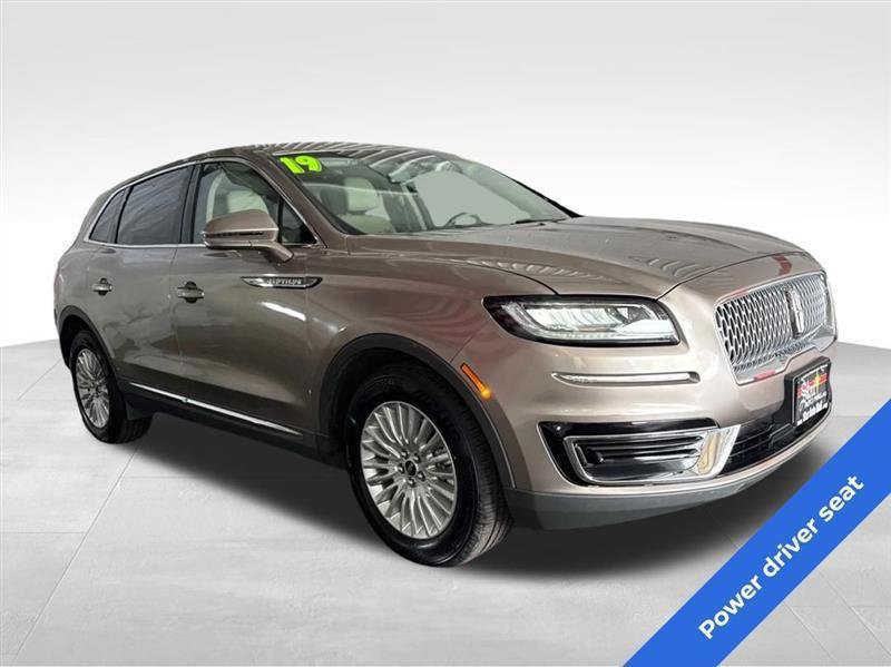 Used 2019 Lincoln Nautilus Premier image 3