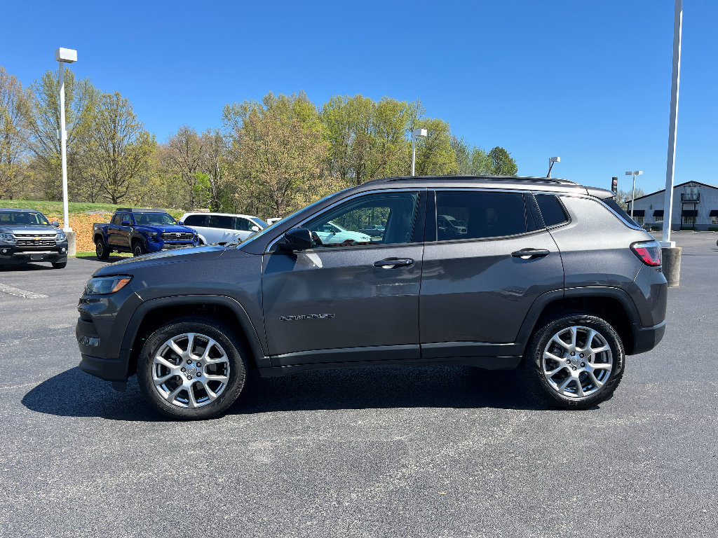 Used 2022 Jeep Compass Latitude image 4