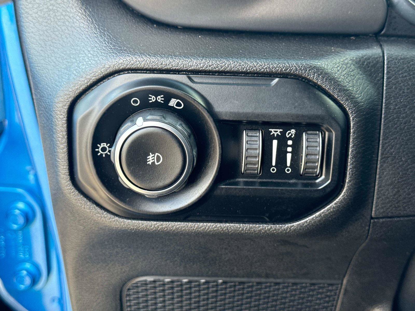 Used 2021 Jeep Wrangler Sport image 23