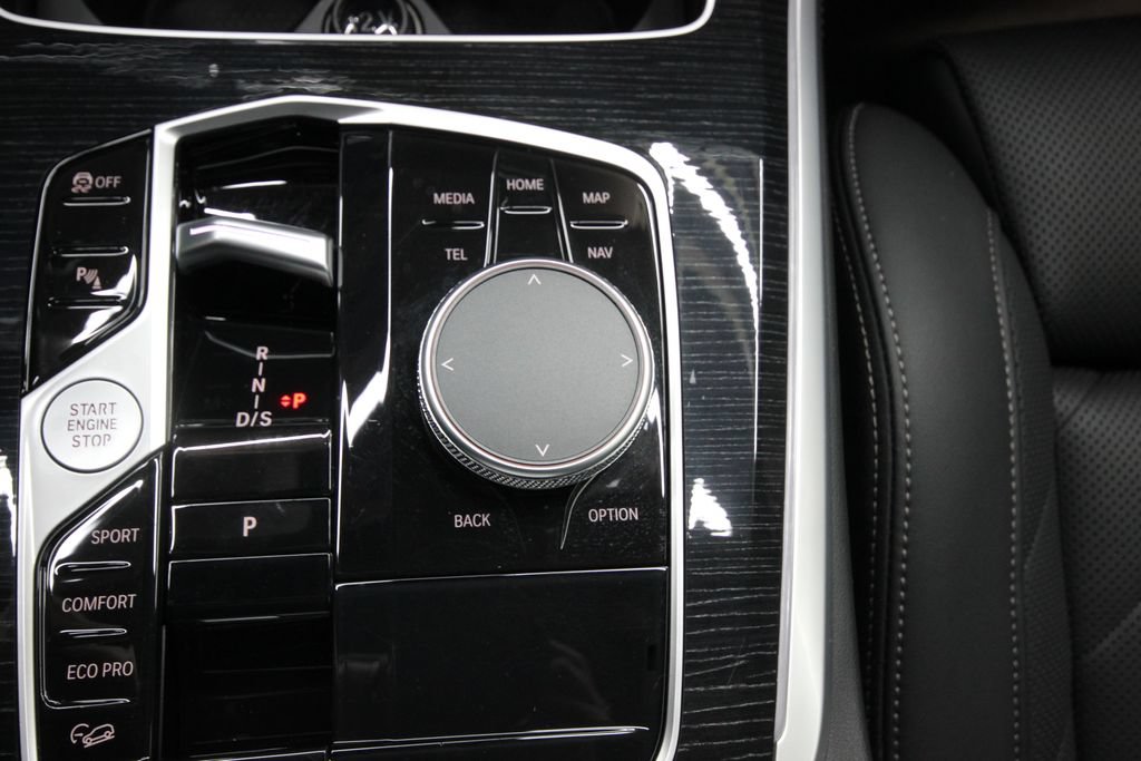 Used 2025 BMW X5 xDrive40i w/ M Sport Package AWD/4WD image 34