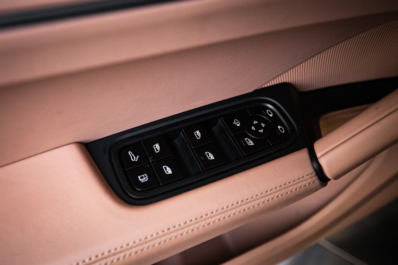 Certified 2024 Porsche Cayenne Turbo AWD/4WD image 23