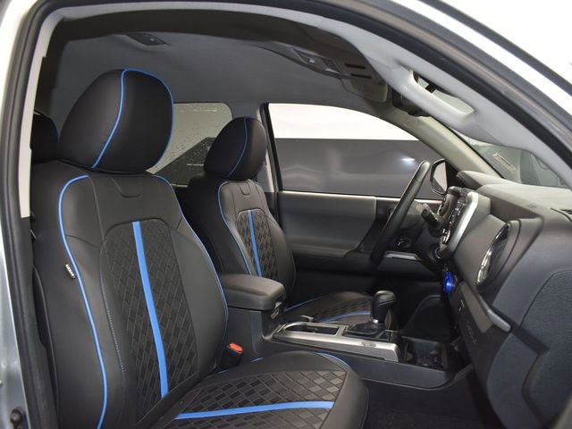 Used 2022 Toyota Tacoma SR5 w/ Technology Package image 12