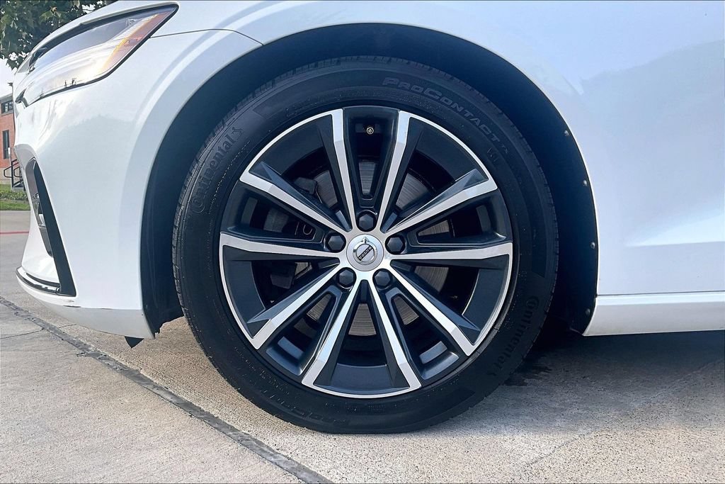 Used 2021 Volvo S60 T5 Momentum FWD image 11