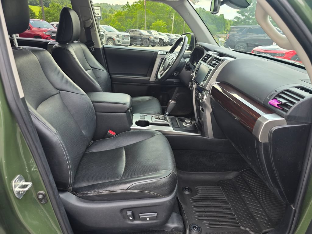 Used 2022 Toyota 4Runner Limited AWD/4WD image 32