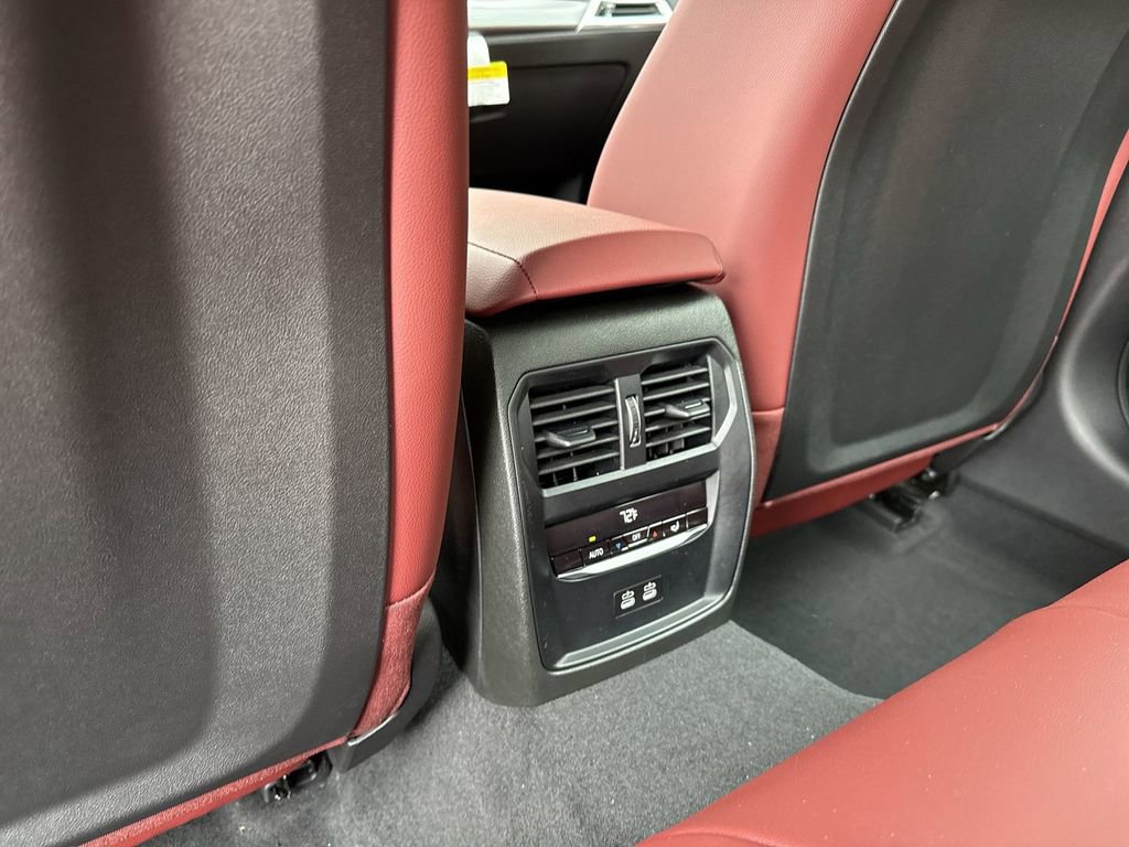 Used 2025 BMW 330i xDrive Sedan w/ Convenience Package image 26