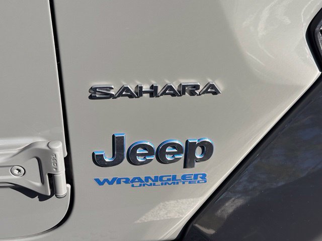 Used 2022 Jeep Wrangler Unlimited Sahara w/ Cold Weather Group AWD/4WD image 14