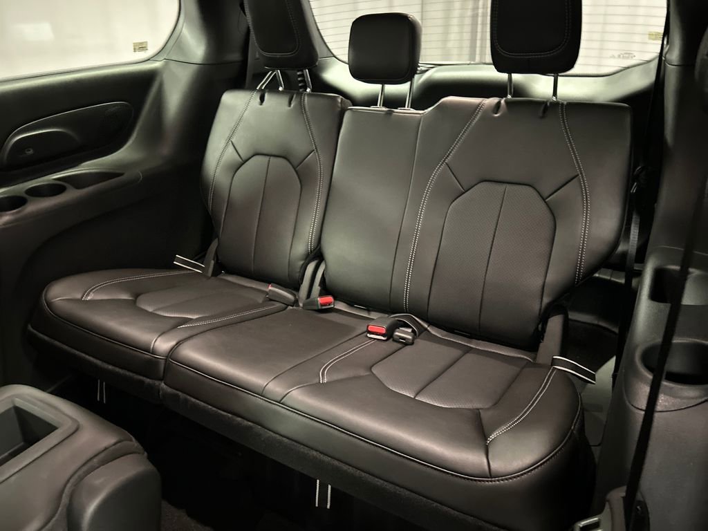 New 2027 Chrysler Pacifica Select FWD image 22