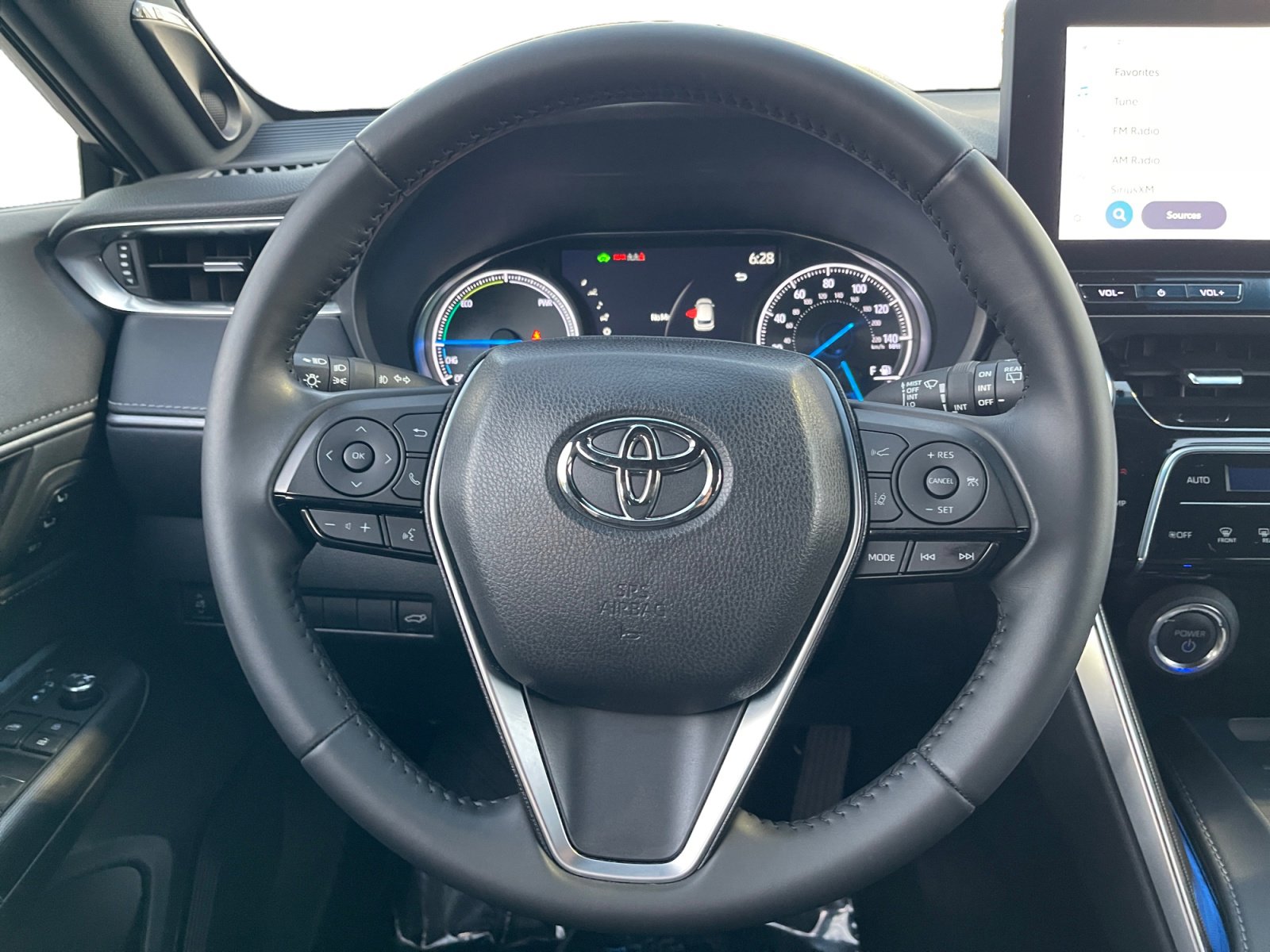 Used 2024 Toyota Venza XLE image 12