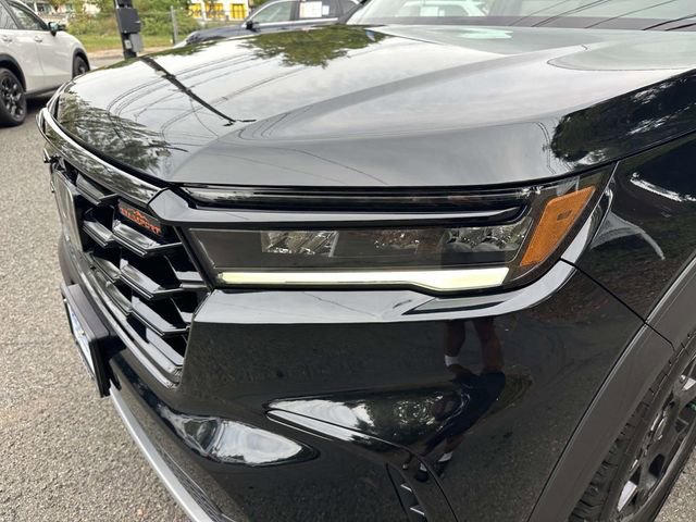 Used 2025 Honda Pilot TrailSport image 8