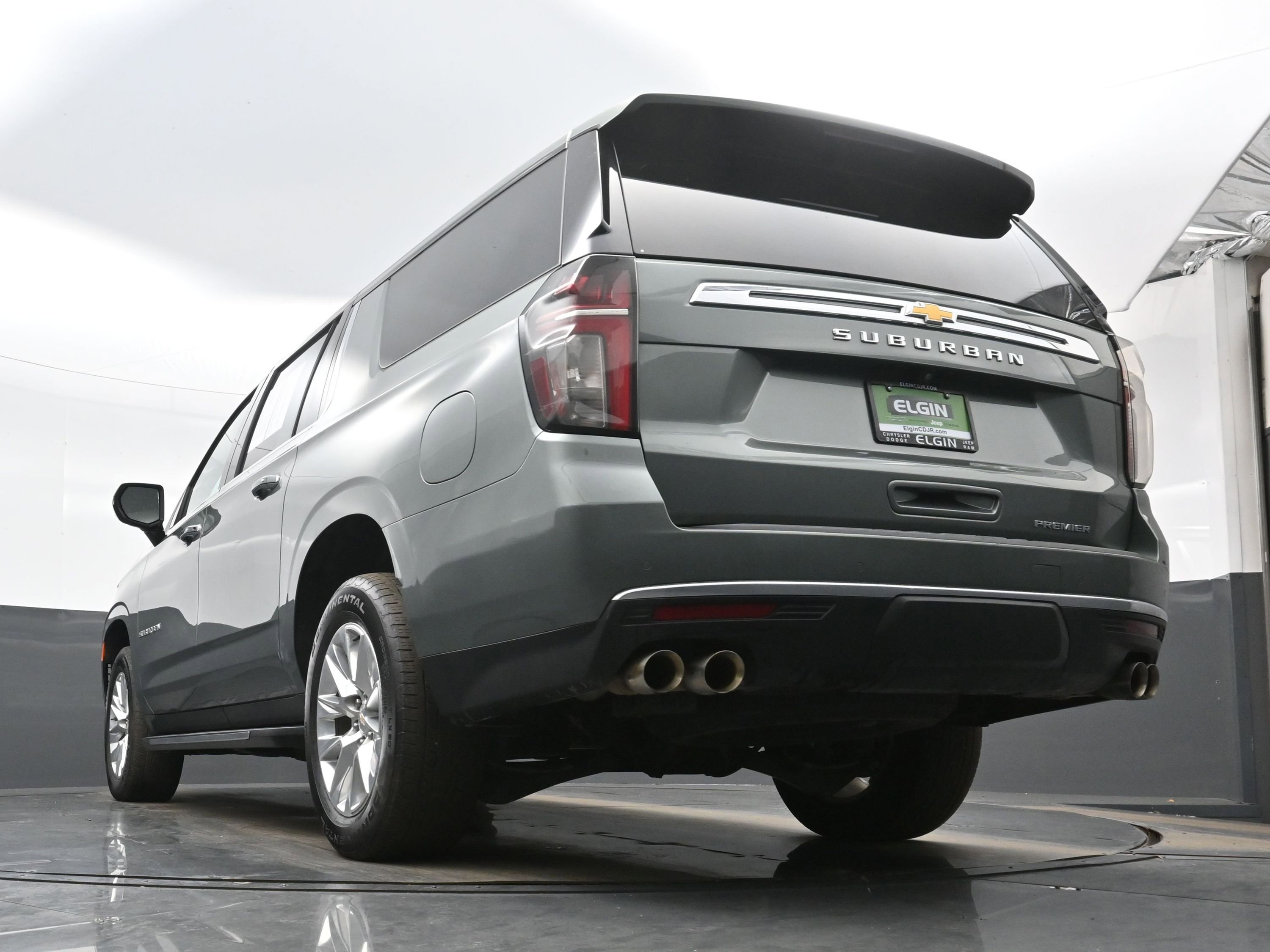 Used 2023 Chevrolet Suburban Premier AWD/4WD image 29